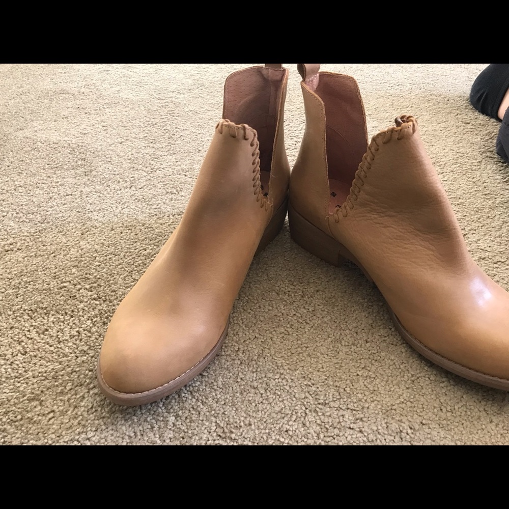 Shoes - Picture 4 of 5